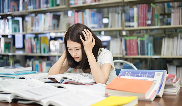 Nhiều học sinh chịu áp lực thành tích từ sự kỳ vọng của chính phụ huynh dẫn tới rối loạn tâm thần. Ảnh minh họa. 