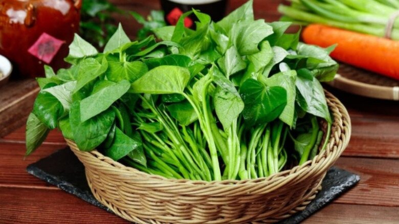 Lưu ý nấu chín rau lang và không ăn khi quá đói để tránh hạ đường huyết.