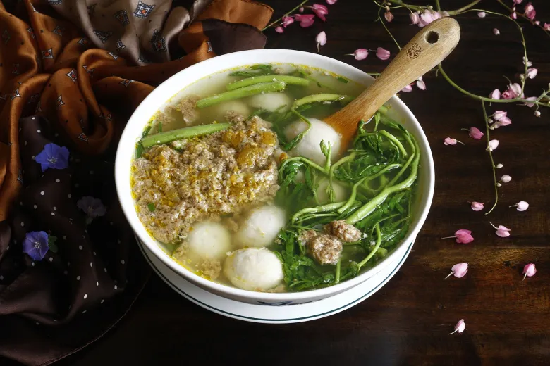 Rau rút có thể chế biến thành nhiều món ăn ngon, trong đó canh rau rút giúp thanh nhiệt mùa hè rất hiệu quả. Ảnh minh họa. 