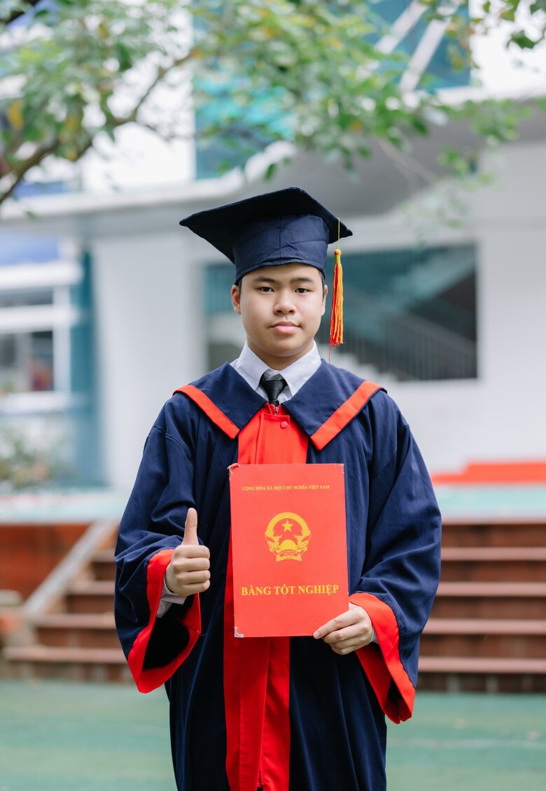 Hiện Phúc Quang đã học đến lớp 9, mọi sinh hoạt đều có thể tự túc khi không có mẹ ở nhà. 