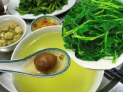 Sức khỏe - Nước rau muống luộc nên vắt chanh hay dầm sấu tốt hơn, khi nước đổi màu có phải rau nhiễm hóa chất?