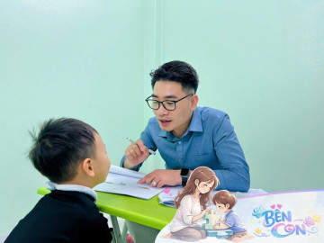 Gia đình không chấp nhận con bị tự kỷ, sự quyết đoán của người mẹ giúp con “biến thành người khác”...