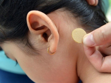 Sức khỏe - Từ vụ bé gái 7 tuổi thức trắng đêm, nói nhảm sau khi dán miếng chống say xe: Bố mẹ cần lưu ý gì khi sử dụng?