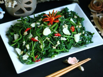 Sức khỏe - Rau nào hay dùng vào mùa hè có nguy cơ tồn dư hóa chất, làm sao để phân biệt và hạn chế nguy cơ khi ăn?