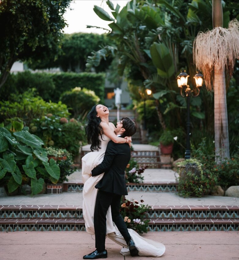 Lana Condor và chồng tài tử đã tổ chức đám cưới ngay trong biệt thự của mình.