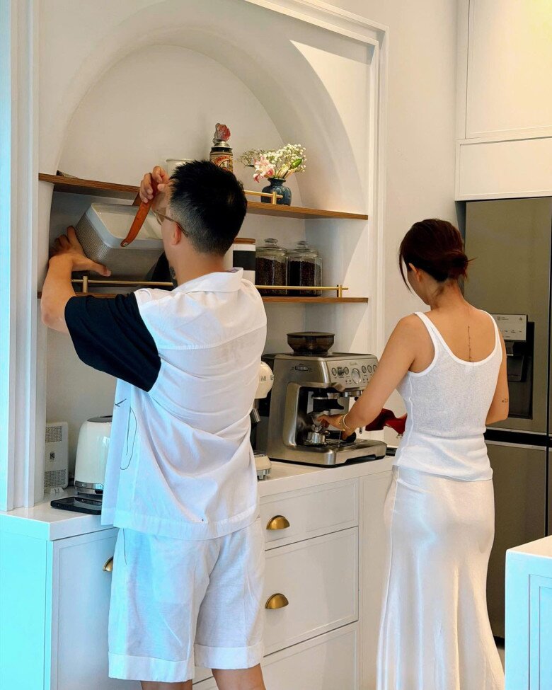 Đoàn Thanh Thảo cũng khiêm tốn bộc bạch rằng dù công trình chưa hoàn thiện toàn bộ và chỉ xinh xắn vừa đủ, nhưng đó là thành quả sau rất nhiều năm cố gắng, tích lũy của hai vợ chồng.