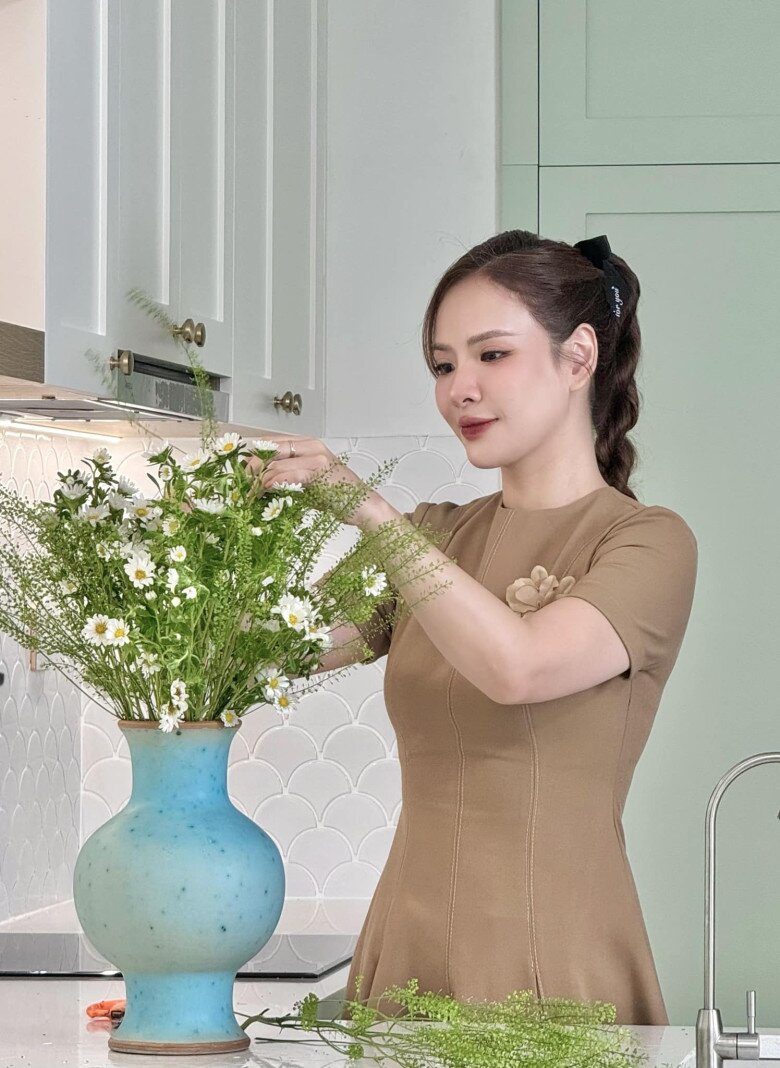 Với MC Đan Lê, việc trang trí nhà cửa không chỉ đơn thuần là sắp đặt nội thất mà là quá trình thổi hồn vào không gian sống bằng những chi tiết đầy tính cá nhân.