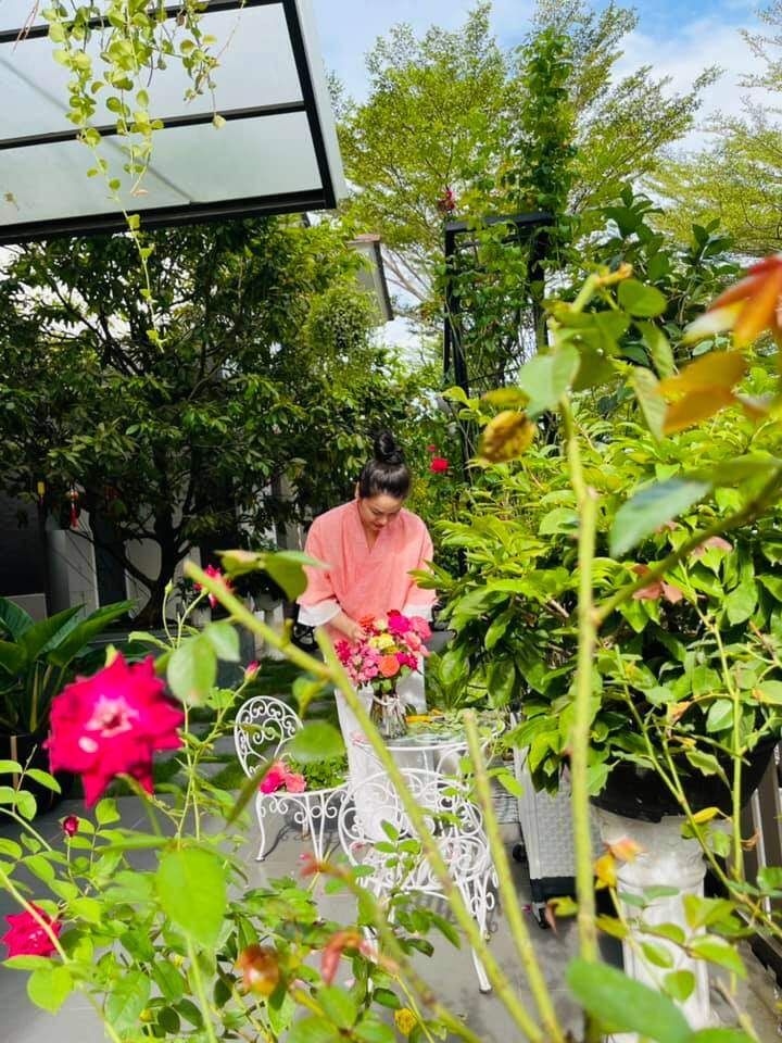 Hoa trái từng chùm và quang cảnh tuyệt đẹp trong khu vườn ở biệt thự 20 tỷ của nữ Chủ tịch Nhật Kim Anh - 14