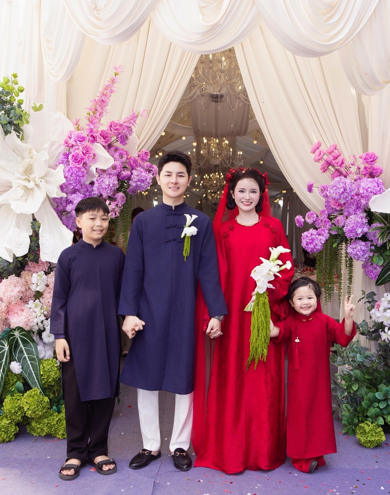 Chàng trai 2k2 yêu mẹ đơn thân hơn 9 tuổi xinh như búp bê, mạnh tay chi nửa tỷ làm đám cưới - 10