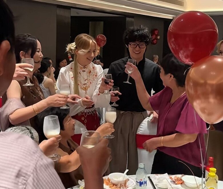 Lễ đính hôn của cặp đôi.