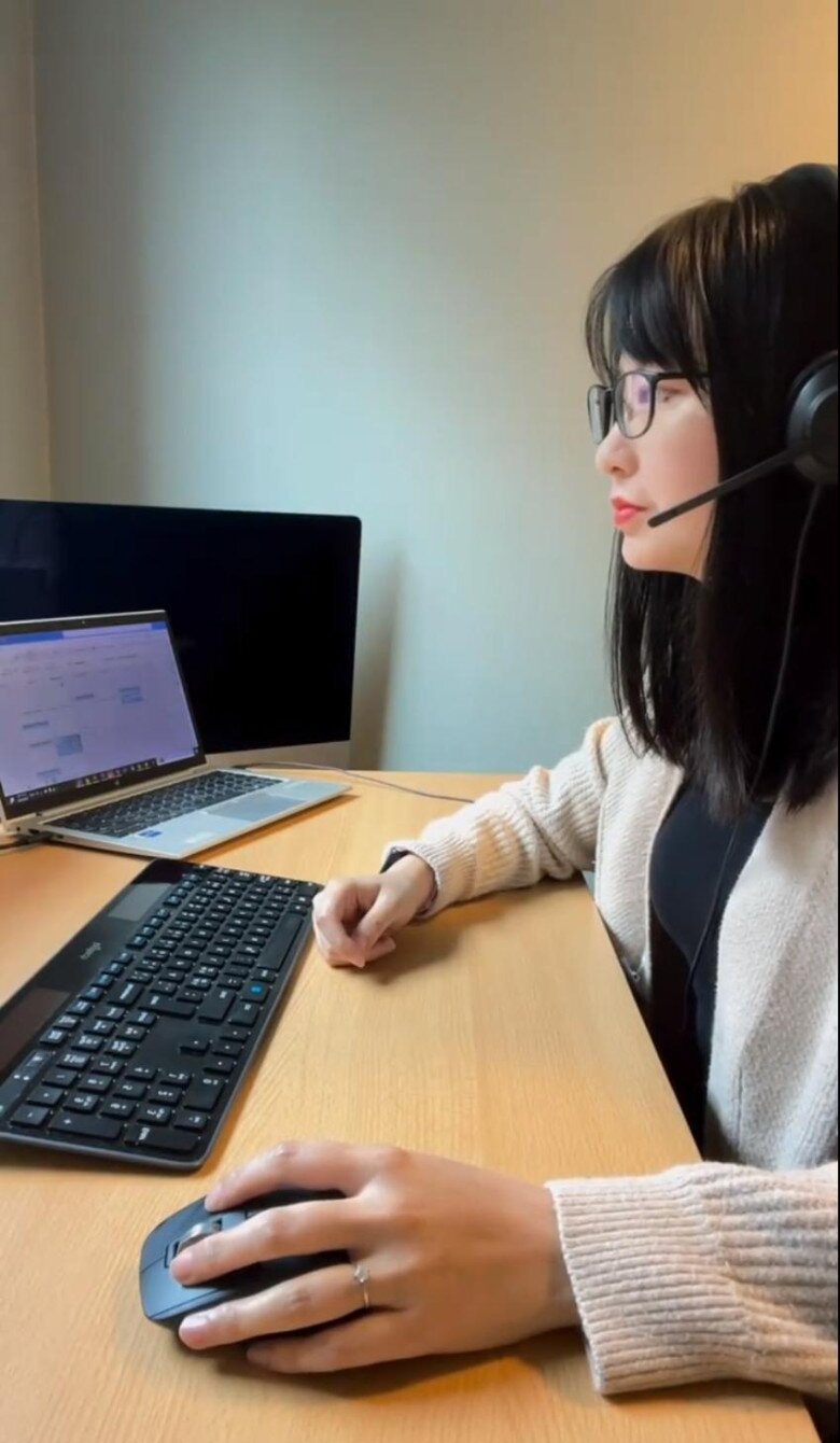 Sau khi sinh 2 con, Tiểu Mễ đi làm trong lĩnh vực IT.
