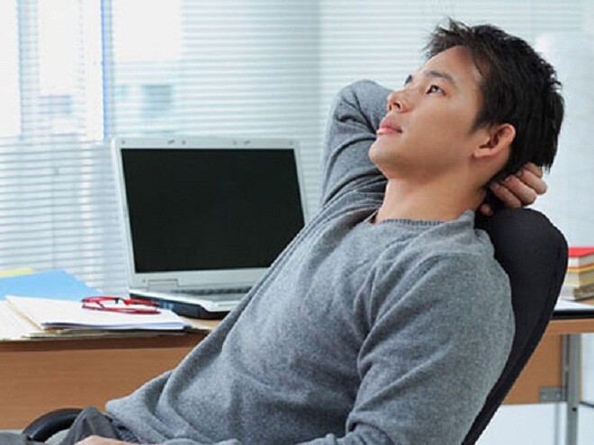 Hôm đó đi làm mà đầu óc tôi cứ lơ đãng. (Ảnh minh họa)