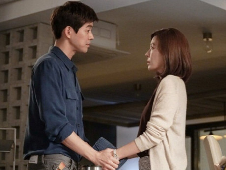 12 giờ đêm chồng cũ gọi bảo tôi qua nhà, vừa nhìn thấy mặt anh, nước mắt tôi liền trào ra