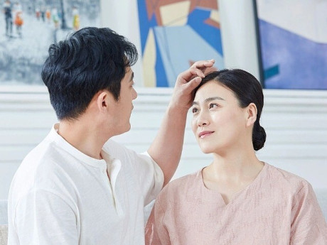 Tái hôn ở tuổi 51, chồng có một thói quen lạ mỗi tối khiến tôi hạnh phúc vô cùng