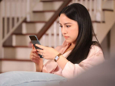 Chồng cũ vay tiền sau 1 năm ly hôn, đọc tin nhắn anh gửi nhầm, tôi mới biết mình đã sai