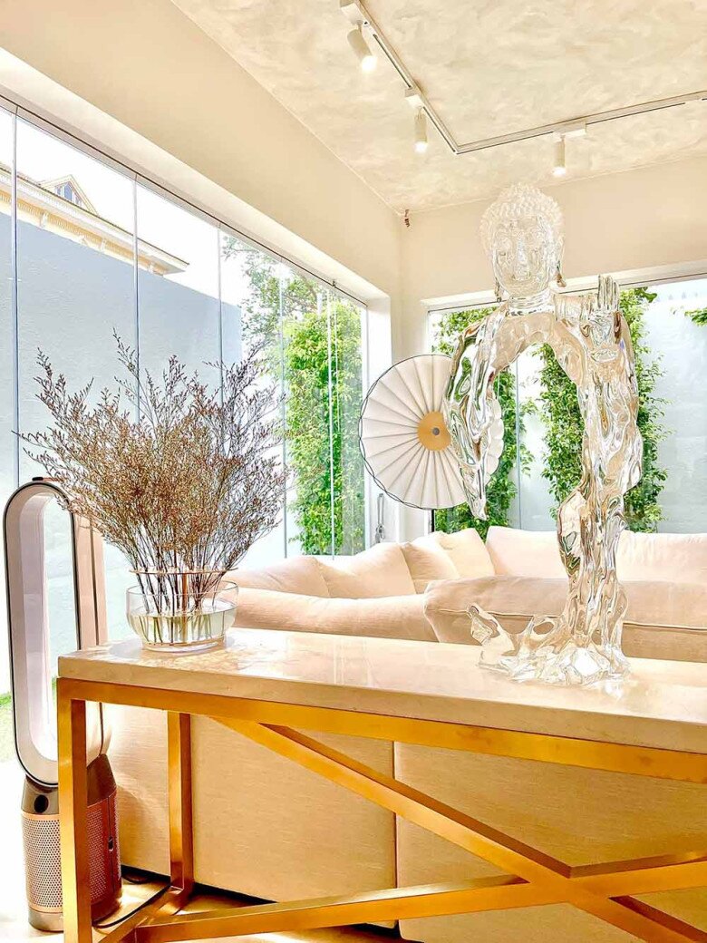 Vị trí đặt tượng Phật trong suốt.
