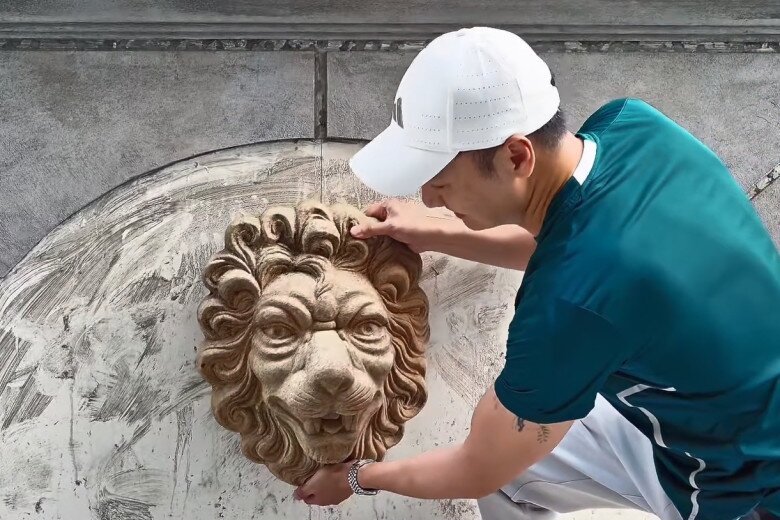 Phương Phạm - nhân vật chính trong lời ví von đã vào để lại bình luận đầy sắc sảo: Thử không có mình xem mấy bố con có loạn như cào cào không.