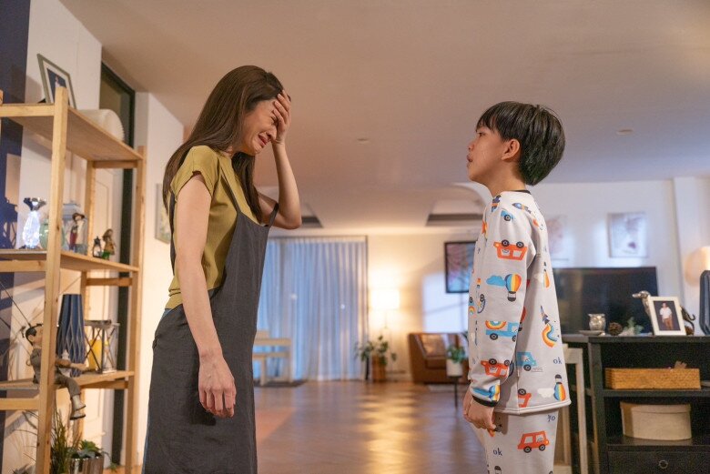 Con từng hỏi tôi tại sao ông bà nội không đến thăm chúng. (Ảnh minh họa)