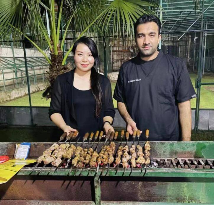 Mẹ đơn thân 2 con được giám đốc bệnh viện Pakistan cầu hôn sau 3 ngày gặp, chồng mới chấp nhận không sinh con - 3