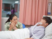 Tái hôn với giúp việc kém 23 tuổi, đêm tân hôn tôi nhập viện vì một cuộc điện thoại