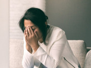 Yêu - 51 tuổi tái hôn, mới 2 tháng đã mang thai, định báo tin vui thì vô tình nghe chồng nói điện thoại tôi sững sờ