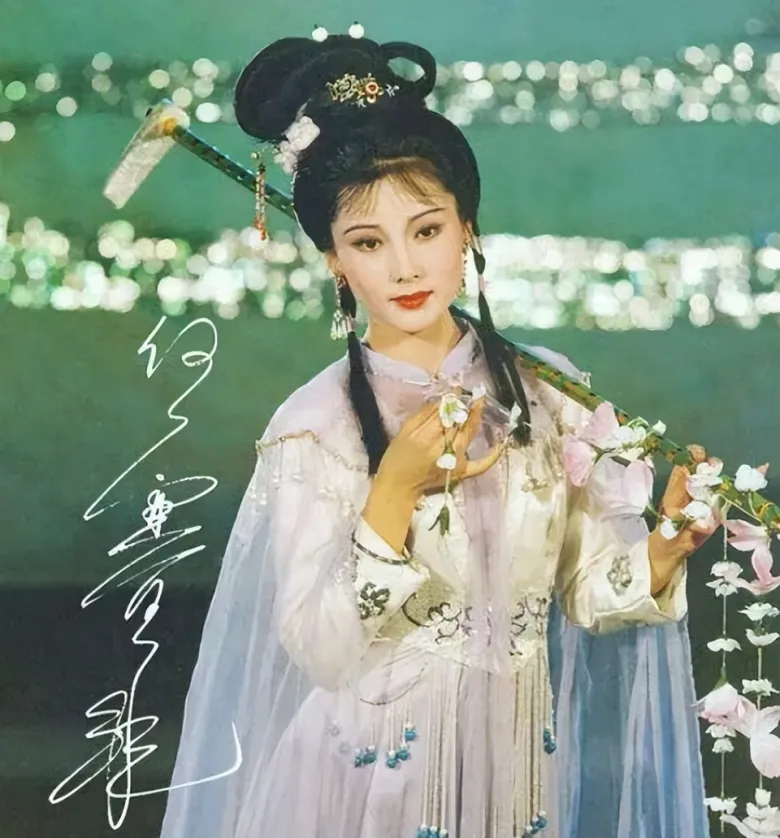 Mỹ nhân không ai dám “tán” vì quá đẹp, được chồng cưng chiều như công chúa, con trai sinh ra mang họ mẹ - 2