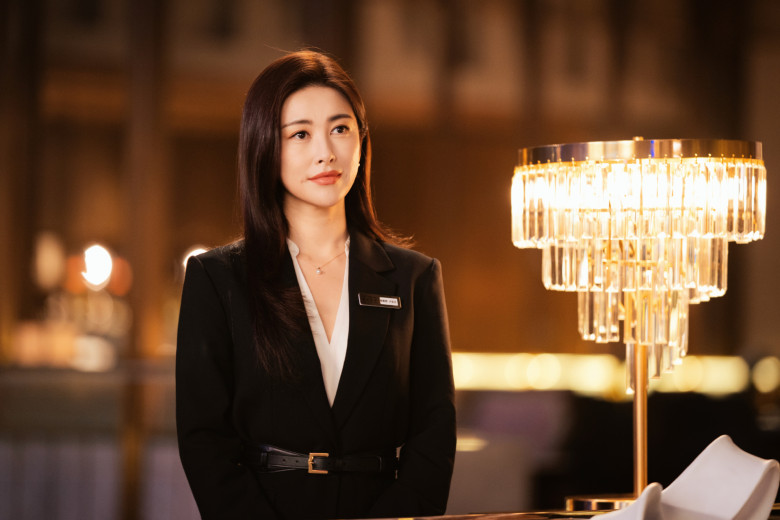 Gần đây, Chu Châu gây ấn tượng với vai Hứa Mật Ngữ trong bộ phim Mật Ngữ Kỷ, kể về hành trình vực dậy cuộc sống của một người phụ nữ sau đổ vỡ hôn nhân. Đáng chú ý, bộ phim còn tạo nên trào lưu test mắt nhìn đàn ông gây sốt trên mạng xã hội.