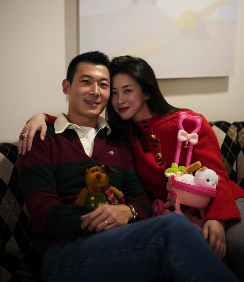 Có lẽ chính suy nghĩ trưởng thành ấy đã giúp cuộc hôn nhân của cô luôn giữ được sự bền chặt. Thay vì theo đuổi sự hoàn hảo, Chu Châu và chồng chọn cách đồng hành, thấu hiểu và cùng nhau trưởng thành qua từng giai đoạn của cuộc sống.