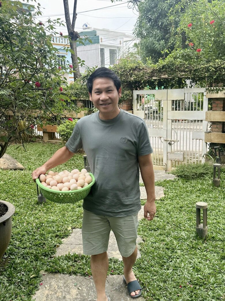Rất nhiều cư dân màn đã xuýt xoa: Nhà ca sĩ Trọng Tấn có không gian đẹp, lại có cả các loại rau quả! Đặc biệt lại có cả chim muông về làm tổ thật tuyệt vời! Đất lành chim đậu ! Chúc mừng cuộc sống rất an nhiên của đại gia đình Trọng Tấn nhé!, Đất lành chim đậu là có thật, Nhà anh Tấn đúng nhiều lộc nhiều phước,  về làm tổ luôn thích thế...
