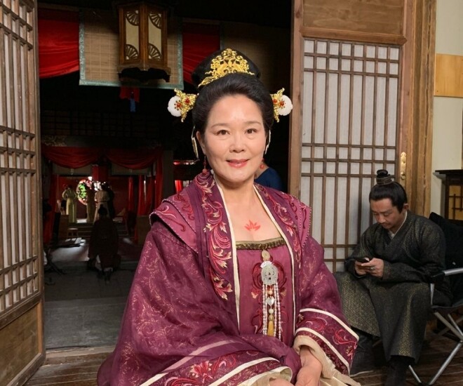 Nữ diễn viên đình đám rời đi tay trắng, sau ly hôn sống đối điện nhà chồng cũ suốt 23 năm vì một lý do - 1
