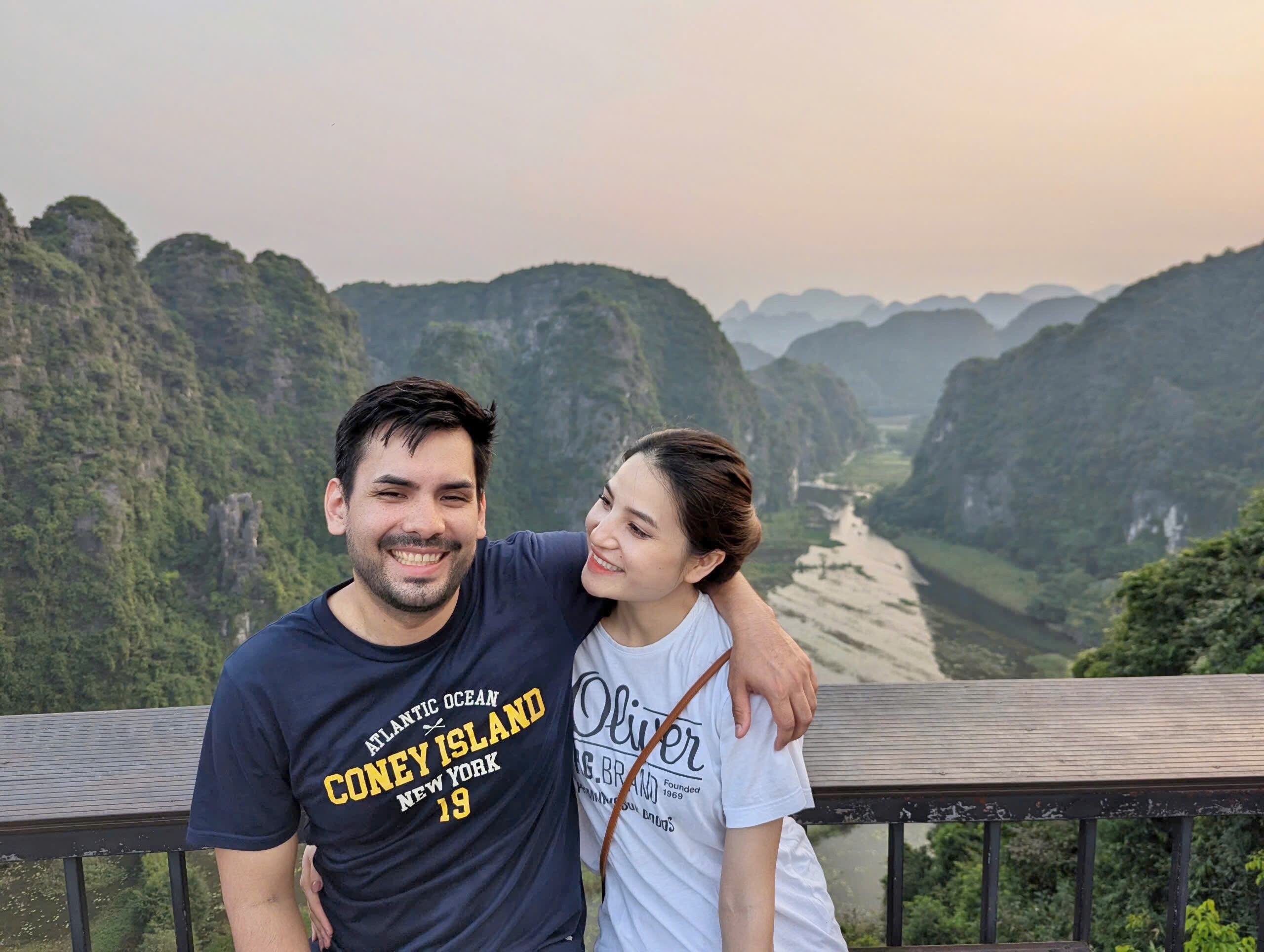 Fernando và Hồng Diễm hạnh phúc bên nhau sau thời gian yêu xa đầy thử thách