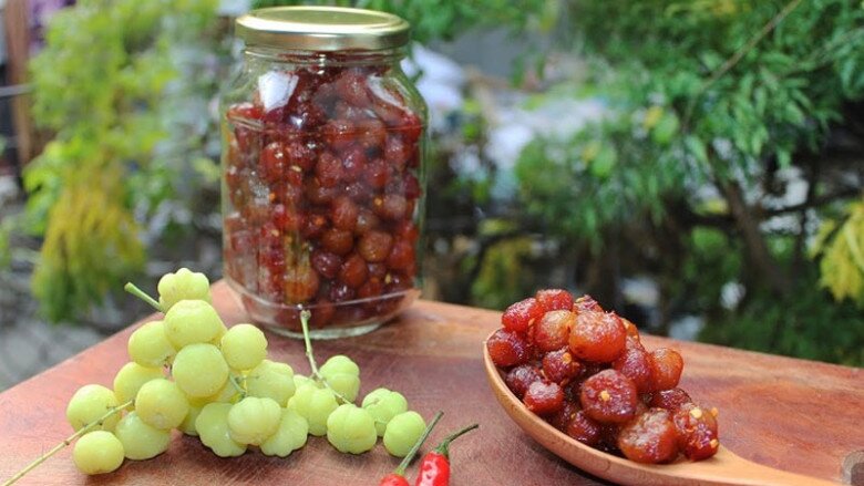 Quả mọc hoang xưa cho không ai ăn nay thành đặc sản giá 180.000 đồng/kg, trồng một cây vừa có bóng mát vừa thu hoạch nhiều năm - 3
