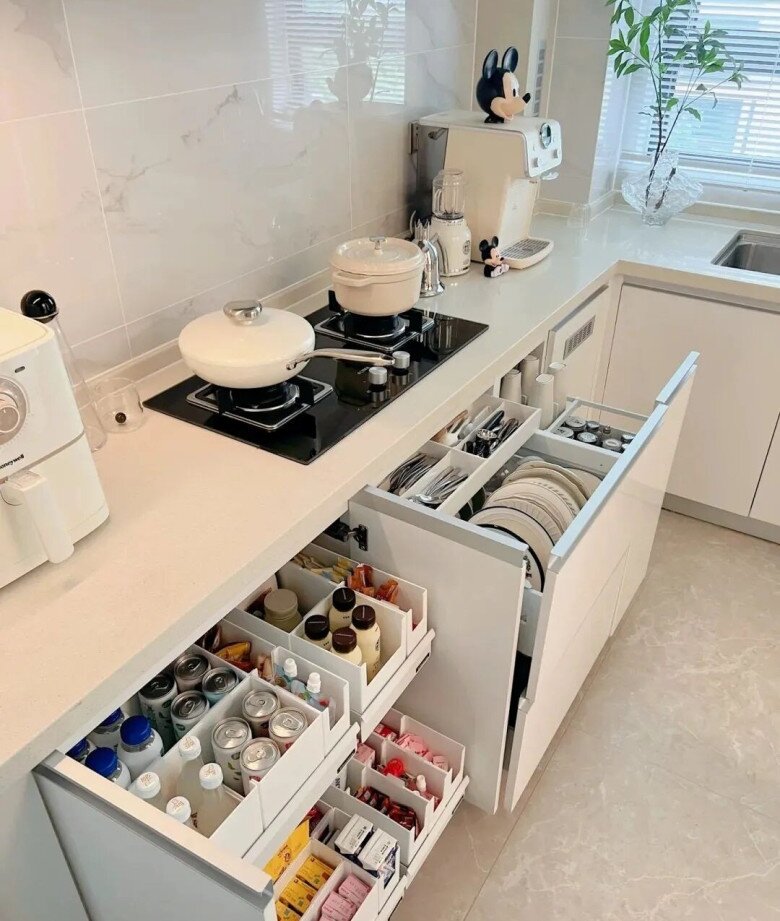 Tại sao ngày càng nhiều gia đình bỏ tủ bếp treo tường? 4 thiết kế thông minh này vừa gọn vừa tiện hơn hẳn - 8