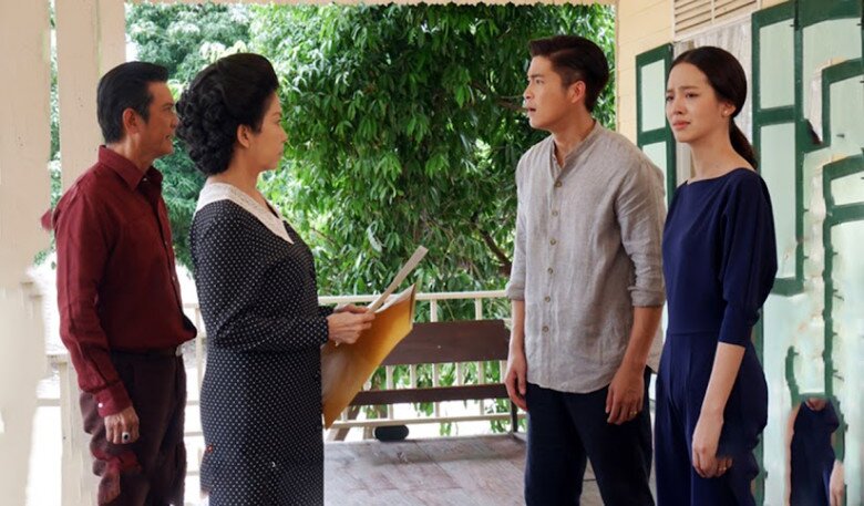Khi khách khứa đã về hết, bố mẹ gọi anh chị ngồi lại nói chuyện. (Ảnh minh họa)