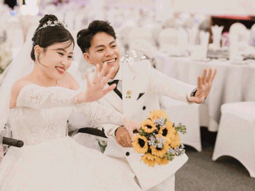 Cô dâu TPHCM chống nạng vào lễ đường, phía sau là câu chuyện rơi nước mắt