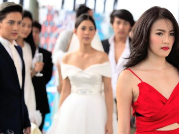 Cùng chồng tới dự đám cưới chồng cũ, thấy mặt cô dâu của anh, tôi đứng không vững