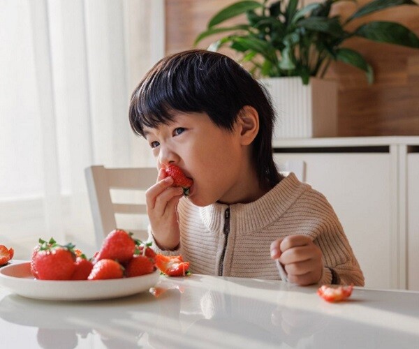 6 loại trái cây dễ mua lại tốt cho phát triển trí não, bé ăn nhiều sẽ thông minh hơn - 1