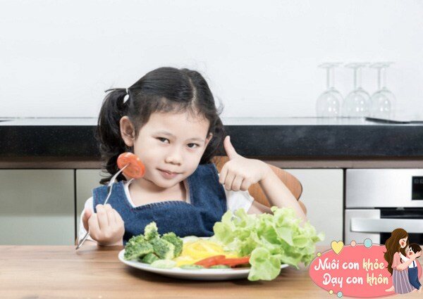 Dinh dưỡng l&agrave; yếu tố quan trọng gi&uacute;p trẻ cải thiện chiều cao hiệu quả.