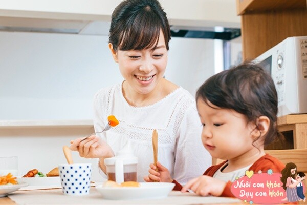 Thiết kế của bồ đồ ăn nên nổi bật, phù hợp với độ tuổi và sở thích để kích thích cảm giác thèm ăn của trẻ.