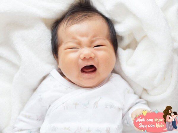 Bố mẹ nên chú ý theo dõi sự thay đổi thể chất của trẻ.
