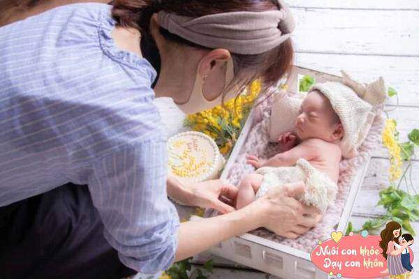 C&aacute;c đạo cụ tương t&aacute;c với trẻ cần được khử tr&ugrave;ng, trước khi để n&oacute; tiếp x&uacute;c với l&agrave;n da mỏng manh của trẻ.