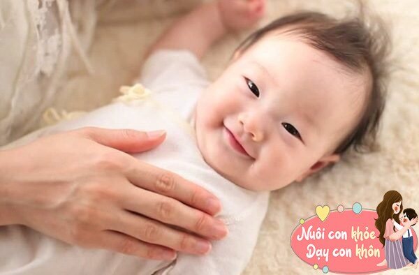 Dung lượng n&atilde;o của trẻ sơ sinh chỉ bằng 1/4 so với người lớn, nhưng c&oacute; thể đạt 3/4 ở tuổi l&ecirc;n 3. Tốc độ ph&aacute;t triển của n&atilde;o trong giai đoạn n&agrave;y được c&aacute;c nh&agrave; nghi&ecirc;n cứu m&ocirc; tả bằng tốc độ &aacute;nh s&aacute;ng.