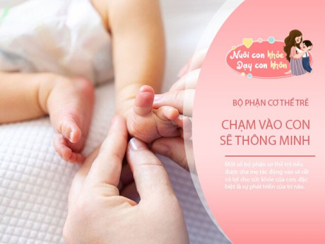 Mẹ thường xuyên chạm vào 3 bộ phận này trên cơ thể trẻ, con lớn lên sẽ rất thông minh