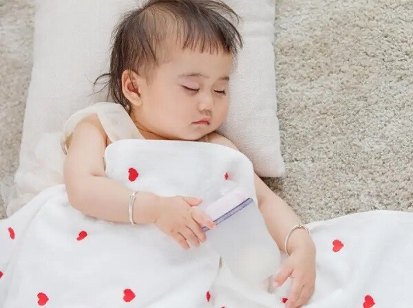 90% bố mẹ bật điều h&ograve;a nhiệt độ n&agrave;y cho trẻ m&ugrave;a n&oacute;ng, nhưng BS n&oacute;i sai rồi! - 9