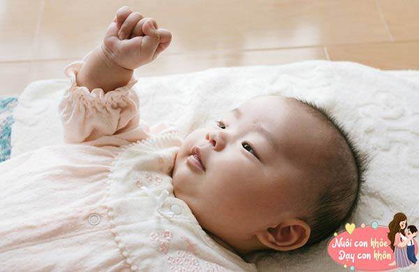 Cha mẹ n&ecirc;n ch&uacute; &yacute; đến sự ph&aacute;t triển tr&iacute; tuệ của b&eacute;, đặc biệt l&agrave; n&atilde;o phải, v&igrave; n&oacute; chịu tr&aacute;ch nhiệm ch&iacute;nh cho tr&iacute; nhớ v&agrave; sự đổi mới, s&aacute;ng tạo của trẻ.