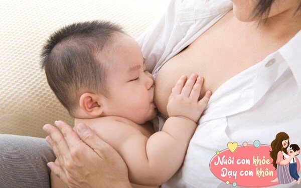 C&aacute;c chuy&ecirc;n gia dinh dưỡng Anh từng c&ocirc; bố một c&ocirc;ng tr&igrave;nh nghi&ecirc;n cứu quy m&ocirc; lớn để khẳng định việc nu&ocirc;i con bằng sữa mẹ ảnh hưởng rất lớn đến tr&iacute; th&ocirc;ng minh của trẻ.