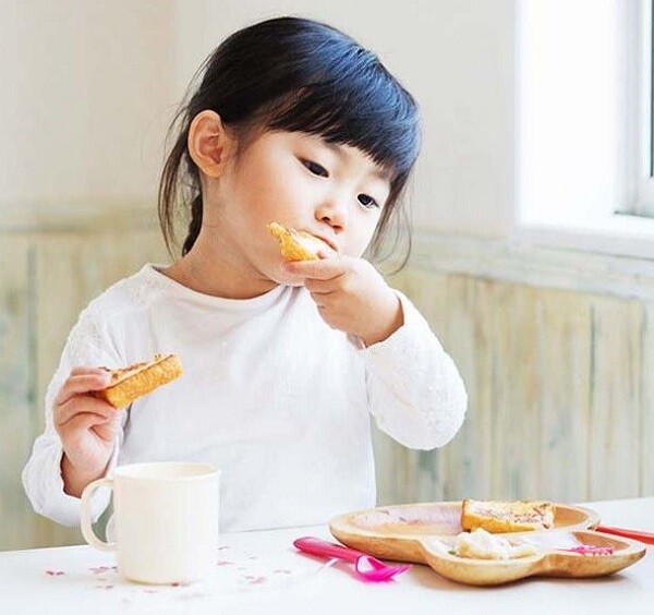 4 kiểu ăn tối “phá chiều cao” khiến con chậm cao, nhiều bố mẹ vẫn làm mỗi ngày - 3