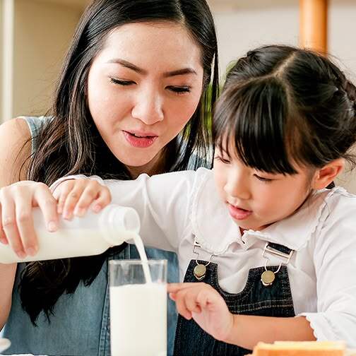 Sản phẩm sữa phù hợp cần được lựa chọn dựa trên tuổi, tốc độ tăng trưởng, cân nặng, khẩu phần, khả năng tiêu hóa và tình trạng sức khỏe.