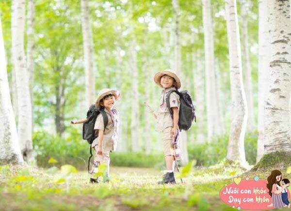 Những chuyến đi rất có ích cho sự phát triển tư duy và trí thông minh của trẻ. Khi được đi nhiều nơi, trẻ sẽ có cơ hội quan sát, học hỏi và khám phá nhiều điều mới.