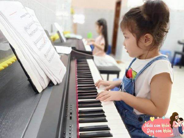 Nhiều nghiên cứu khoa học đã chỉ ra âm nhạc có tác dụng giúp phát triển trí nhớ, sự tập trung.